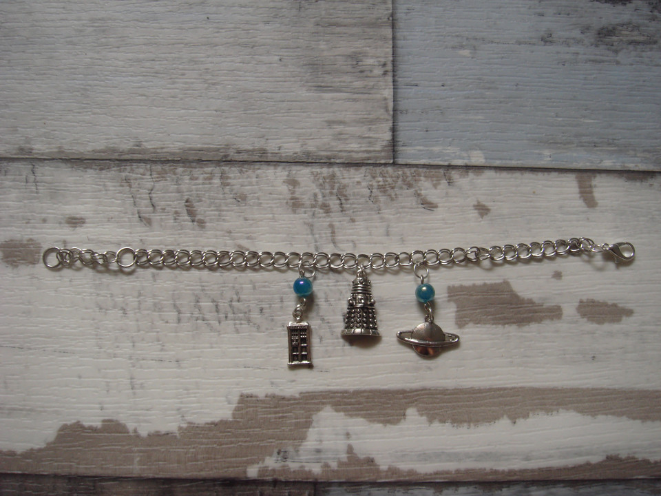 Image article Bracelet en hommage à Doctor Who