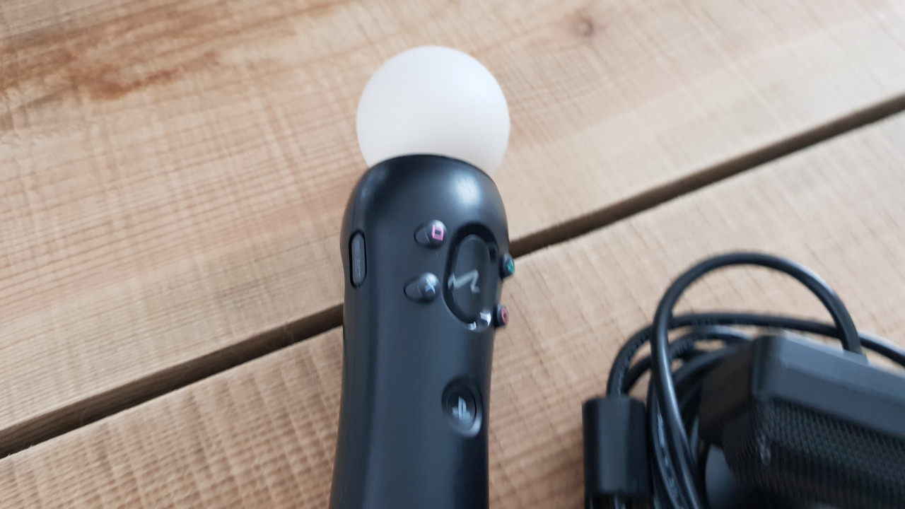 Image article Manette move + camera