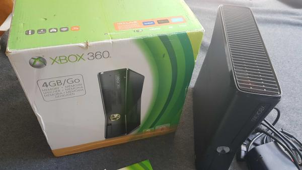 Image article Console Xbox 360 en boite