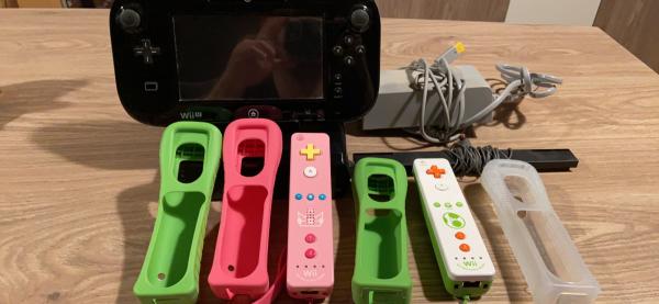 Image article Nintendo Wiiu avec plusieurs accesoires et boites