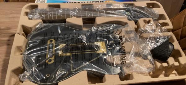 Image article 2 manettes guitar hero live