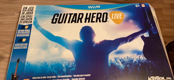 Image article 2 manettes guitar hero live