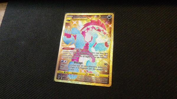 Image article Carte pokémon Ixon de Galar shiny 198/185 gold secrète série Voltage éclatant