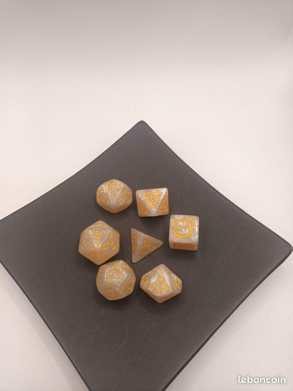 Set de dés arcane nacre