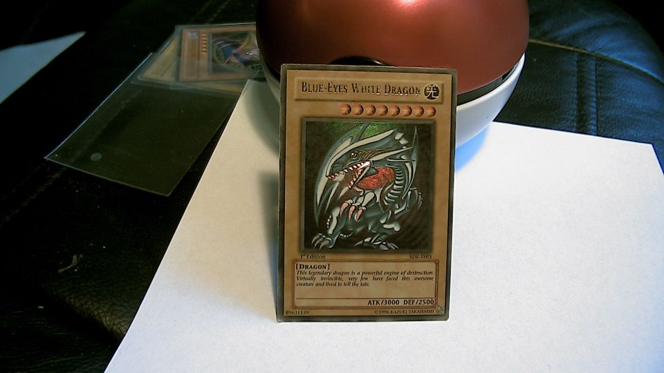 BlueEyes White Dragon SDKE001 LP .. Grenier du Geek